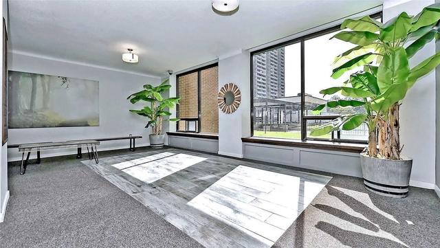 2209 - 5 Massey Sq, Condo with 3 bedrooms, 2 bathrooms and 1 parking in Toronto ON | Image 34