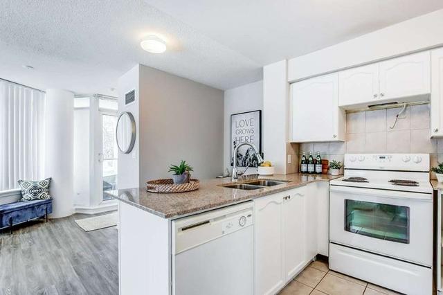 403 - 18 Valley Woods Rd, Condo with 2 bedrooms, 2 bathrooms and 1 parking in Toronto ON | Image 14
