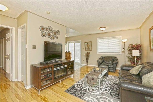 141 Springview Dr, House detached with 1 bedrooms, 2 bathrooms and 4 parking in Brampton ON | Image 5