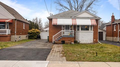 266 East 34th St, House detached with 2 bedrooms, 2 bathrooms and 6 parking in Hamilton ON | Card Image