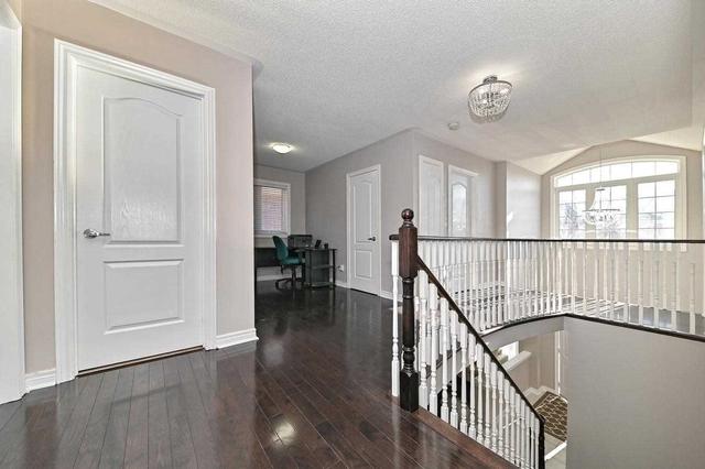 19 Ferncastle Cres, House detached with 4 bedrooms, 4 bathrooms and 6 parking in Brampton ON | Image 6