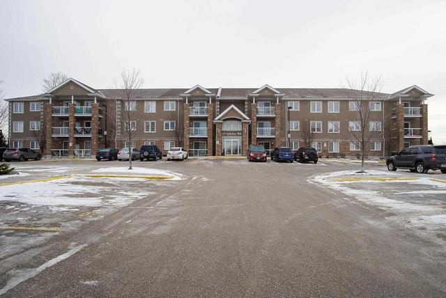18 - 137 Sydenham Wells St, Condo with 2 bedrooms, 1 bathrooms and 1 parking in Barrie ON | Image 1