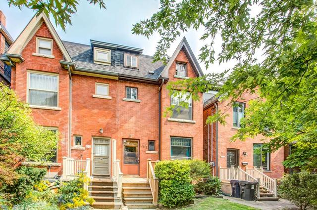 195 Albany Ave, House detached with 3 bedrooms, 2 bathrooms and 0 parking in Toronto ON | Image 1