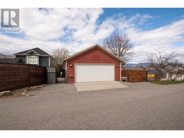 395 Providence Avenue, House detached with 4 bedrooms, 3 bathrooms and 6 parking in Kelowna BC | Image 31