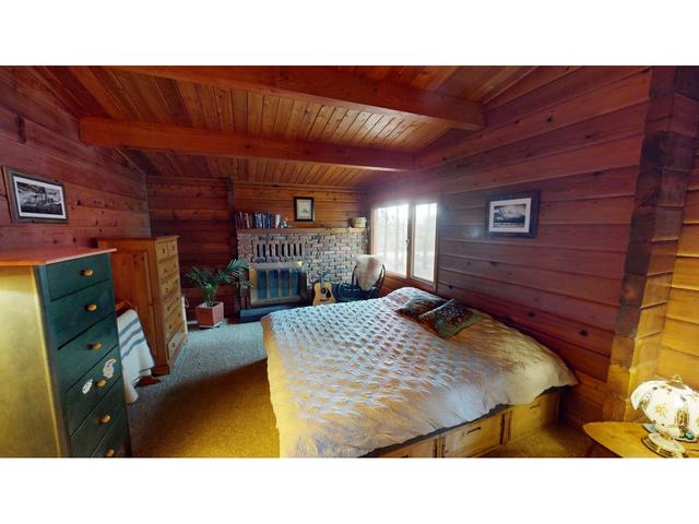 861 New Lake Road, House detached with 3 bedrooms, 3 bathrooms and null parking in East Kootenay C BC | Image 42