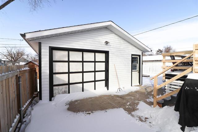 328 2 Street Se, House detached with 4 bedrooms, 2 bathrooms and 3 parking in Redcliff AB | Image 33