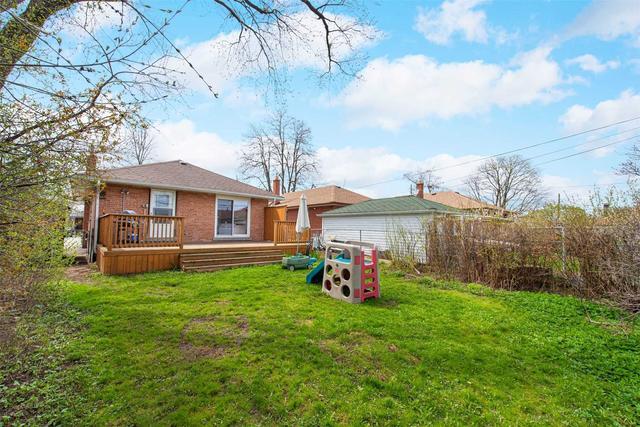 39 Amberley Dr, House detached with 3 bedrooms, 2 bathrooms and 3 parking in Toronto ON | Image 21