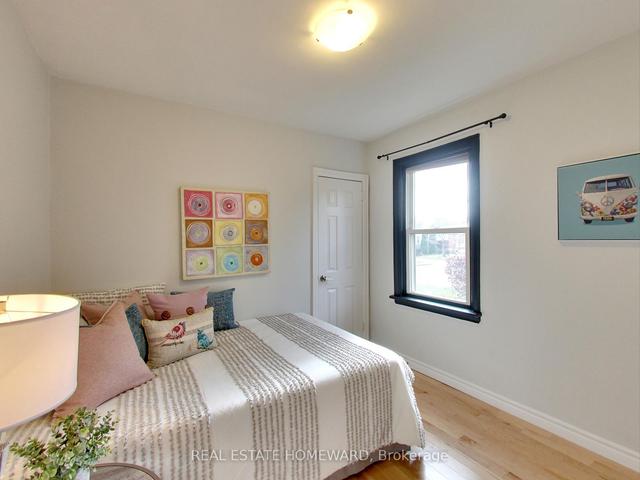 190 East 14th St, House detached with 2 bedrooms, 2 bathrooms and 4 parking in Hamilton ON | Image 11