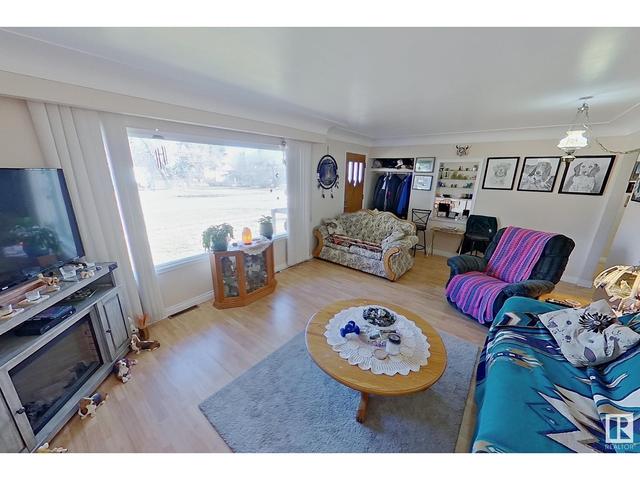 5015 47 Av, House detached with 3 bedrooms, 2 bathrooms and 6 parking in Onoway AB | Image 2