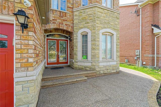 88 Long Meadow Rd W, House detached with 5 bedrooms, 4 bathrooms and 6 parking in Brampton ON | Image 2