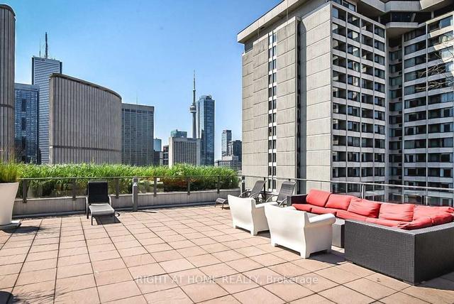 1702 - 111 Elizabeth St, Condo with 1 bedrooms, 1 bathrooms and 1 parking in Toronto ON | Image 32