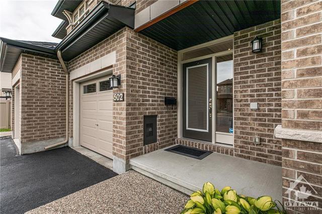502 Featherfoil Way, Townhouse with 3 bedrooms, 3 bathrooms and 2 parking in Ottawa ON | Image 2
