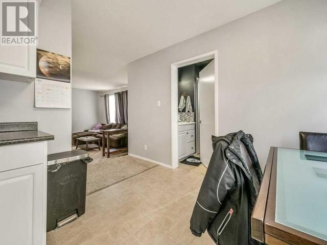 71 Laval Road W, House detached with 3 bedrooms, 3 bathrooms and 2 parking in Lethbridge AB | Image 11