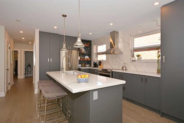 42 Sellmar Rd, House detached with 3 bedrooms, 3 bathrooms and 3 parking in Toronto ON | Image 2