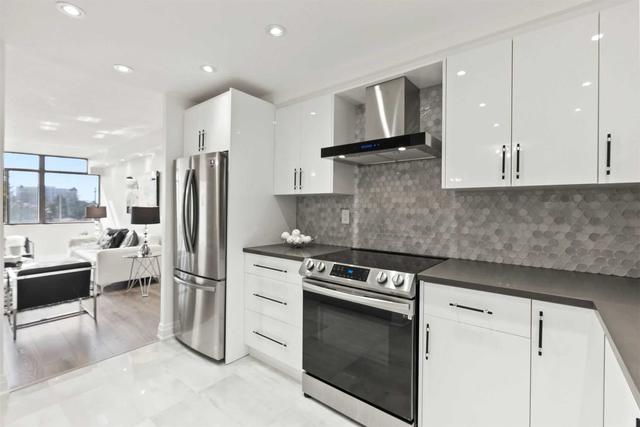 405 - 90 Fisherville Rd, Condo with 2 bedrooms, 2 bathrooms and 2 parking in Toronto ON | Image 2