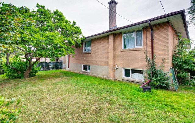 112 Clifton Ave, House detached with 3 bedrooms, 2 bathrooms and 3 parking in Toronto ON | Image 2