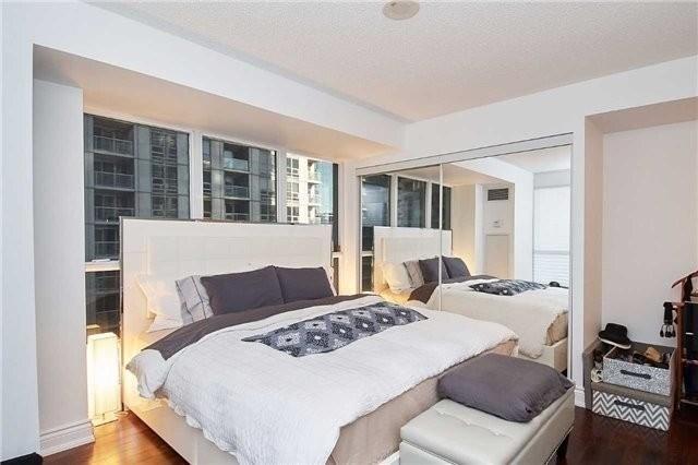 1012 - 761 Bay St, Condo with 2 bedrooms, 2 bathrooms and 1 parking in Toronto ON | Image 20