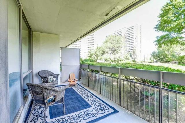 107 - 250 Scarlett Rd, Condo with 2 bedrooms, 2 bathrooms and 1 parking in Toronto ON | Image 9