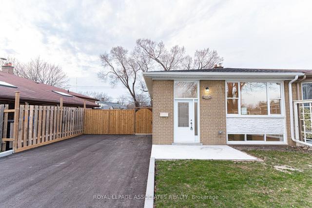 61 Tulloch Dr, House semidetached with 3 bedrooms, 2 bathrooms and 8 parking in Ajax ON | Image 1