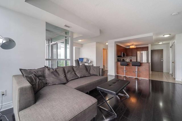 1310 - 9 George St N, Condo with 2 bedrooms, 2 bathrooms and 1 parking in Brampton ON | Image 2