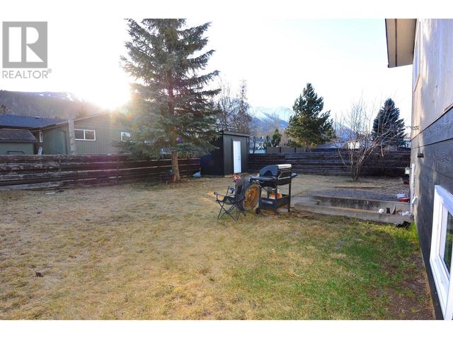 4381 Alfred Avenue, House detached with 5 bedrooms, 3 bathrooms and null parking in Smithers BC | Image 2