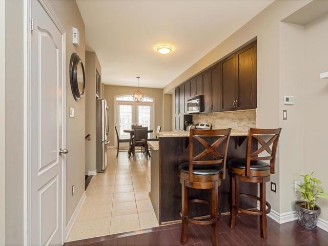 7199 Triumph Lane, Townhouse with 3 bedrooms, 3 bathrooms and 1 parking in Mississauga ON | Image 3