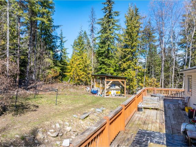 853 Birchmont Drive, House detached with 4 bedrooms, 2 bathrooms and null parking in Central Kootenay C BC | Image 38