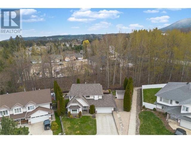 1871 2 Avenue Ne, House detached with 4 bedrooms, 2 bathrooms and 2 parking in Salmon Arm BC | Image 2