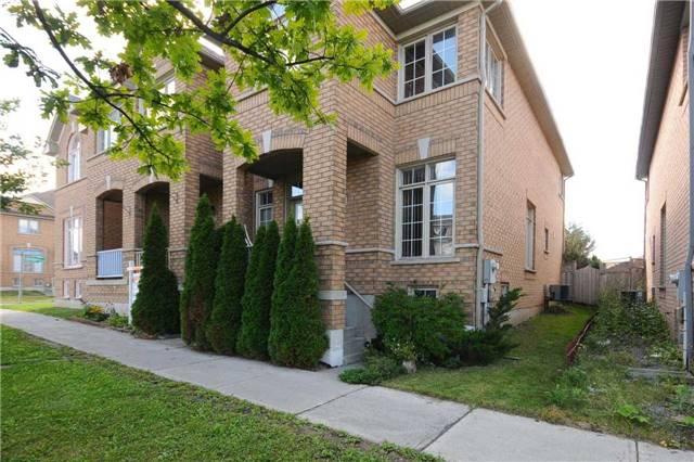143 Bur Oak Ave, House attached with 3 bedrooms, 2 bathrooms and 1 parking in Markham ON | Image 2