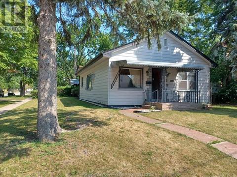3173 Wyandotte Street West, House detached with 2 bedrooms, 1 bathrooms and null parking in Windsor ON | Card Image