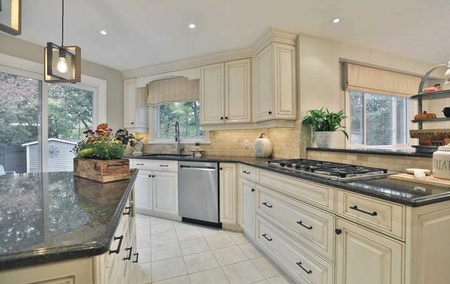 1375 Falgarwood Dr, House detached with 4 bedrooms, 4 bathrooms and 4 parking in Oakville ON | Image 5