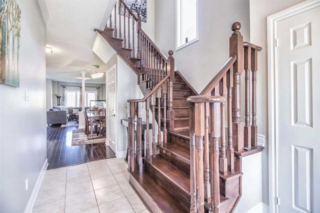 20 Red Ash Crt, House detached with 4 bedrooms, 4 bathrooms and 5 parking in Brampton ON | Image 2