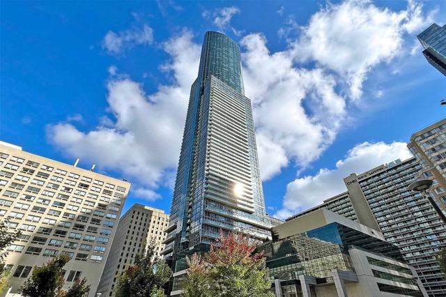 5604 - 386 Yonge St, Condo with 2 bedrooms, 2 bathrooms and 1 parking in Toronto ON | Image 1