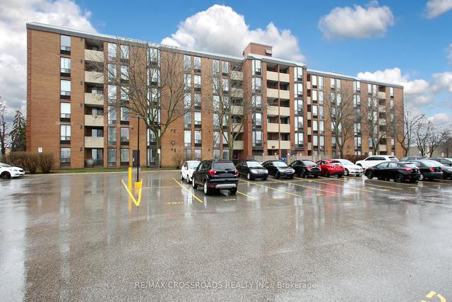 402 - 1535 Diefenbaker Crt, Condo with 3 bedrooms, 2 bathrooms and 2 parking in Pickering ON | Image 5