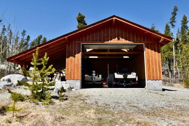 2129 Engadin Rd, House detached with 6 bedrooms, 5 bathrooms and 25 parking in Cariboo J BC | Image 11