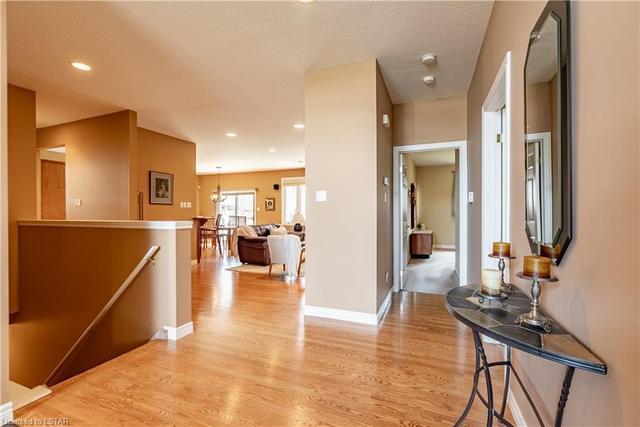 1857 Kyle Court, House detached with 3 bedrooms, 2 bathrooms and 6 parking in London ON | Image 2