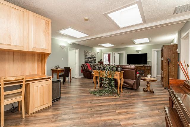 1818 14 Avenue N, House detached with 6 bedrooms, 2 bathrooms and 2 parking in Lethbridge County AB | Image 11