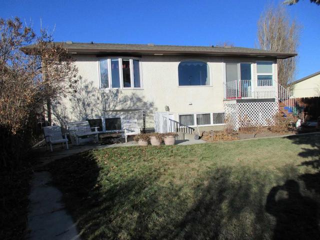 95 Elm Crescent S, House detached with 4 bedrooms, 3 bathrooms and 2 parking in Lethbridge AB | Image 2