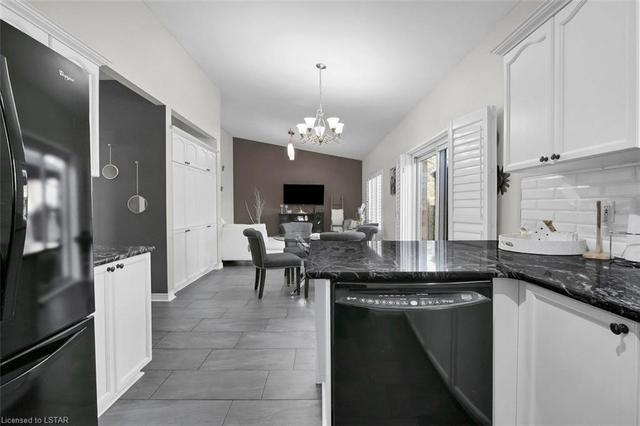 325 South Leaksdale Circle, House detached with 4 bedrooms, 2 bathrooms and 4 parking in London ON | Image 3
