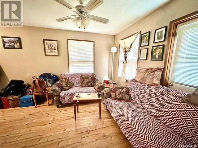 1662 98th Street, House detached with 1 bedrooms, 1 bathrooms and null parking in North Battleford CY SK | Image 3
