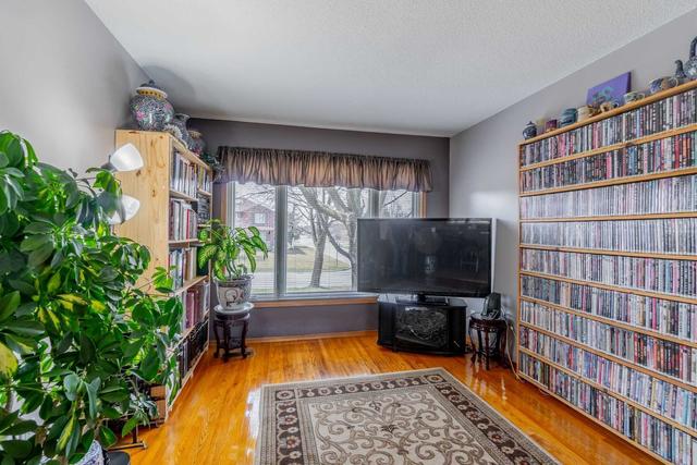 863 Ferndale St, House detached with 3 bedrooms, 3 bathrooms and 6 parking in Oshawa ON | Image 2