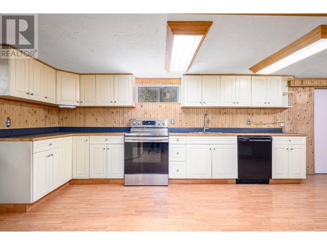 11901 Kalamalka Road, House detached with 5 bedrooms, 2 bathrooms and 2 parking in Coldstream BC | Image 33