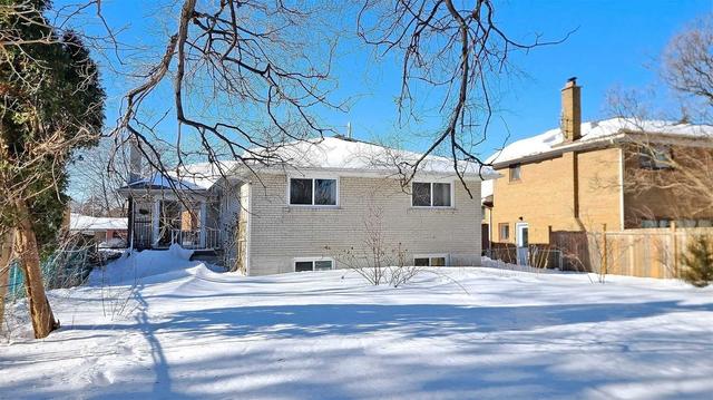 17 Baroness Cres, House detached with 3 bedrooms, 3 bathrooms and 4 parking in Toronto ON | Image 14