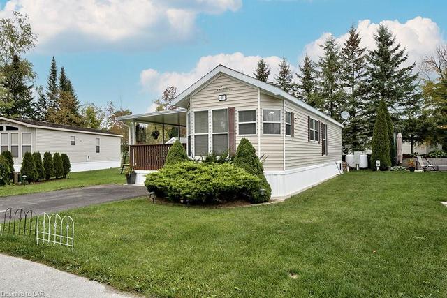 30 Huron Circle, House detached with 2 bedrooms, 1 bathrooms and 2 parking in Wasaga Beach ON | Image 2