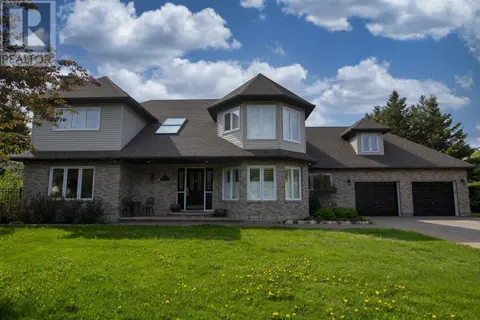 4285 Oak Heights Pl, House detached with 4 bedrooms, 2 bathrooms and null parking in Thunder Bay ON | Card Image