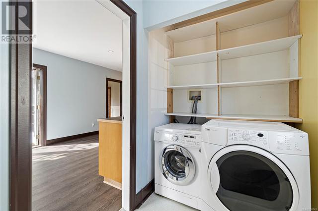 Laundry off the kitchen, with outdoor access | Image 20
