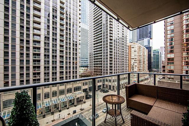 606 - 770 Bay St, Condo with 2 bedrooms, 2 bathrooms and 1 parking in Toronto ON | Image 15