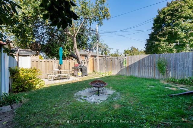 56 Niantic Cres, House semidetached with 4 bedrooms, 2 bathrooms and 7 parking in Toronto ON | Image 26