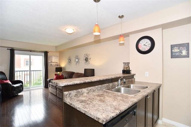 208 - 300 Spillsbury Dr, Condo with 2 bedrooms, 1 bathrooms and 1 parking in Peterborough ON | Image 13
