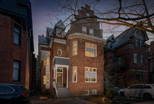 80 Madison Ave, House detached with 8 bedrooms, 5 bathrooms and 2 parking in Toronto ON | Image 1